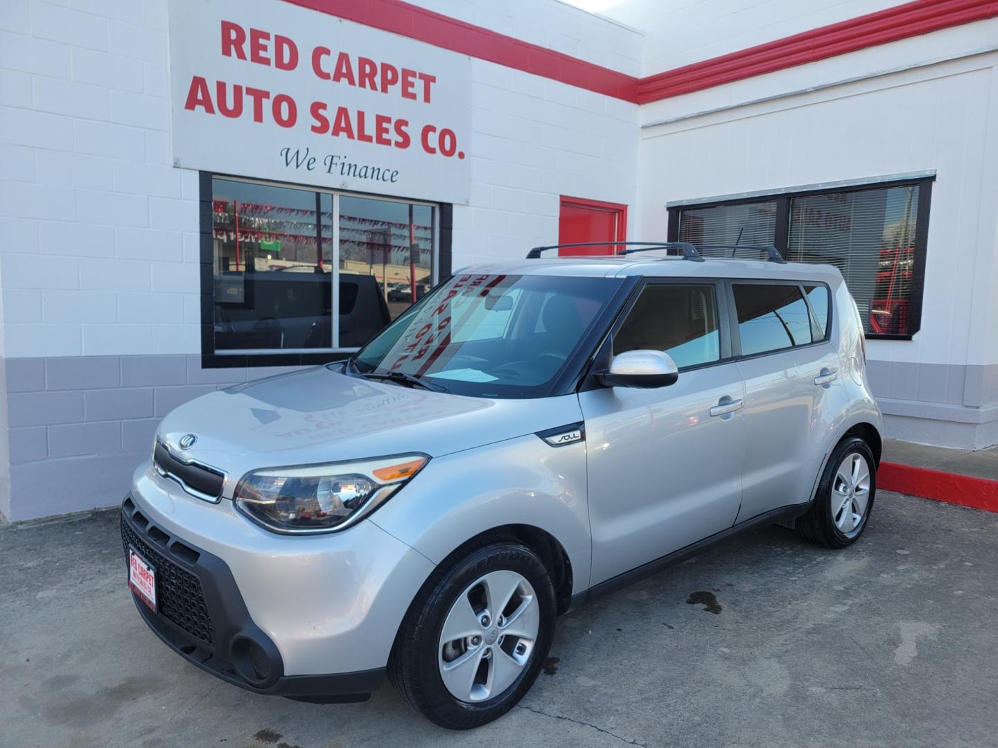 2015 SILVER Kia Soul Base (KNDJN2A25F7) with an 1.6L L4 DOHC 16V engine, Automatic transmission, located at 503 West Court, Seguin, TX, 78155, (830) 379-3373, 29.568621, -97.969803 - 2015 Kia Soul Base with a 1.6L L4 DOHC 16V, Automatic, Tilt, Cruise, AM/FM/AUX Stereo, Power Windows, Locks and Side Mirrors, Bluetooth, Tinted Windows, Luggage Rack, Alloy Wheels, Rear Wiper, Rear Defroster and more!! - Photo#0